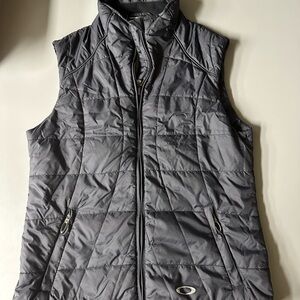 Women’s black Oakley size large quilted vest with logo.